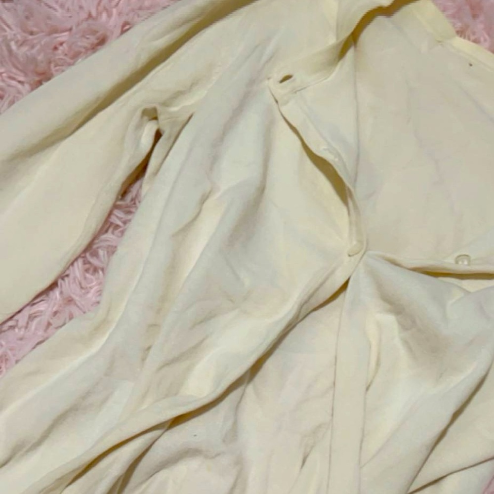 Super pretty, Yellow// off white cardigan!